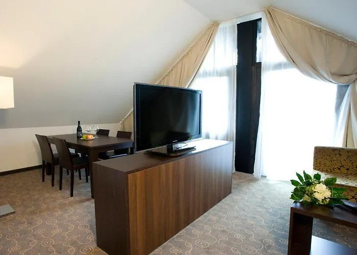 Avital 4*